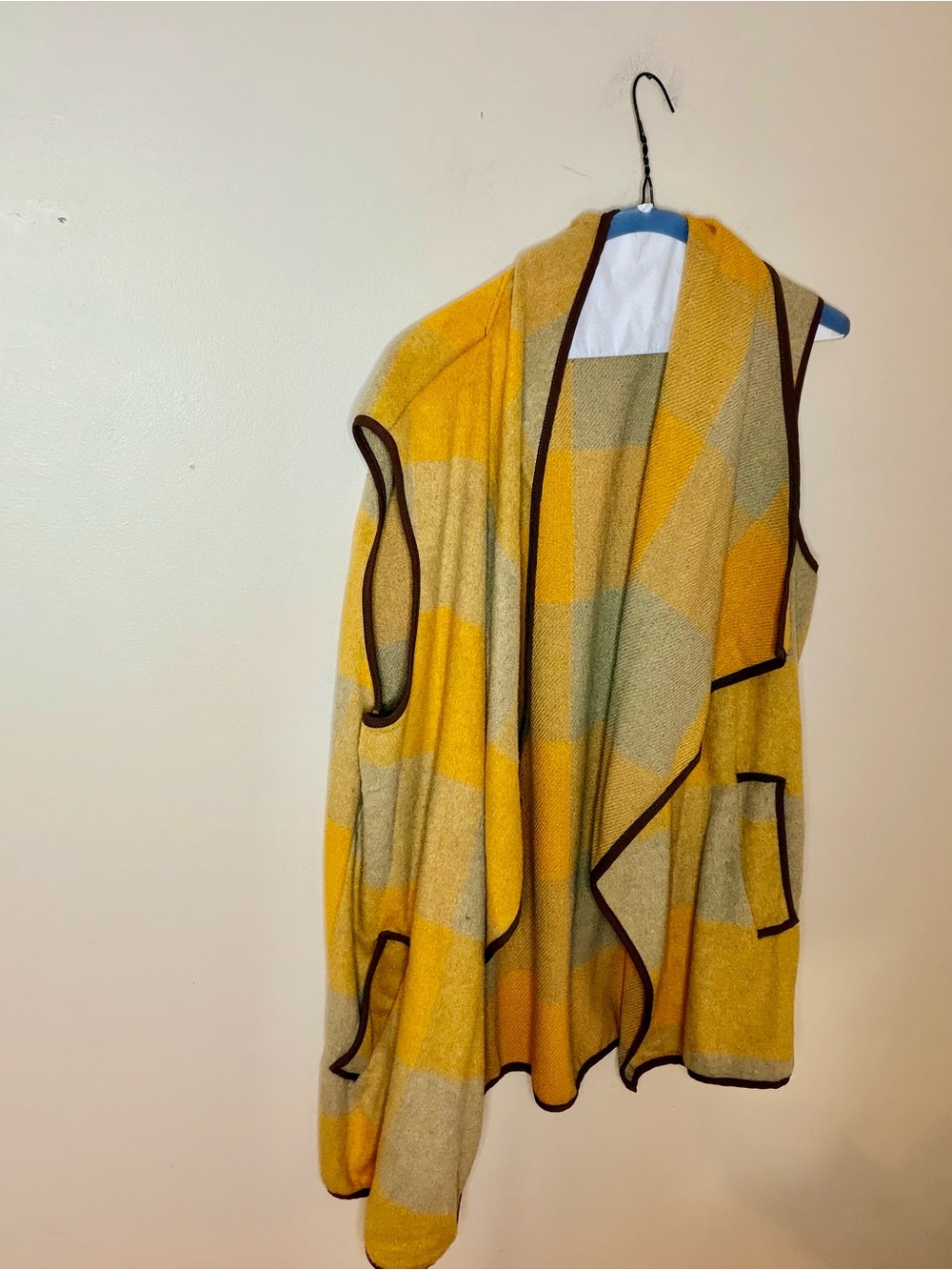 Open-Front Geometric Knit Vest in Yellow